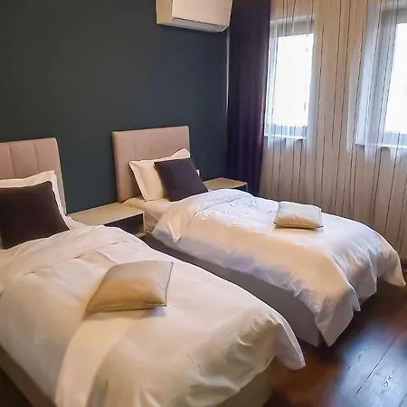 New Luxury & Bright 2 Bedroom Apartment *