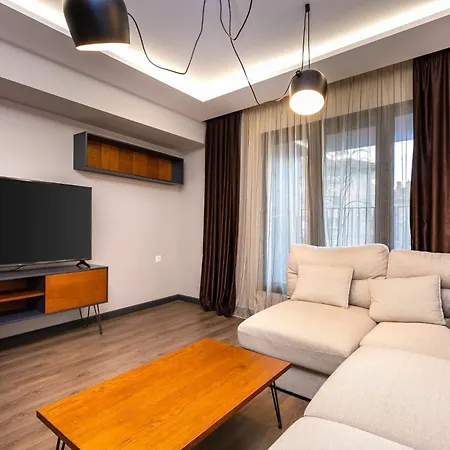 New Luxury & Bright 2 Bedroom Apartment *