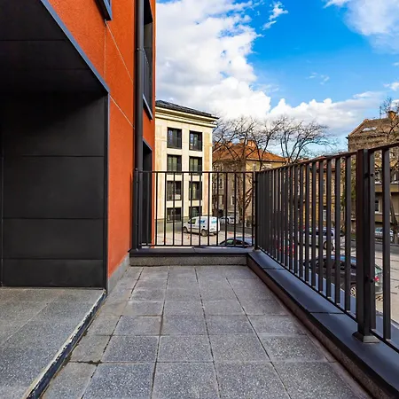 Apartment New Luxury & Bright 2 Bedroom Plovdiv