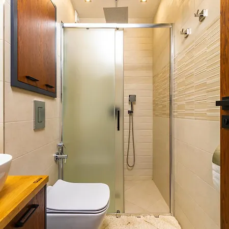 New Luxury & Bright 2 Bedroom Apartment Plovdiv
