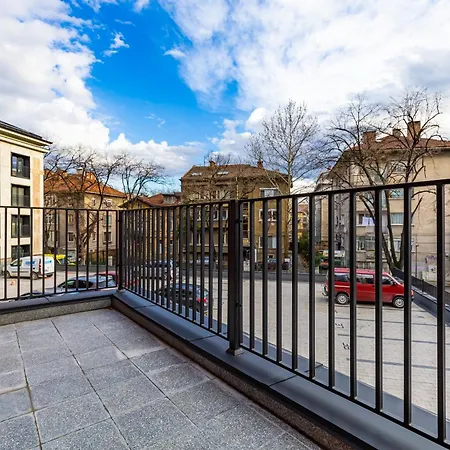 Apartment New Luxury & Bright 2 Bedroom